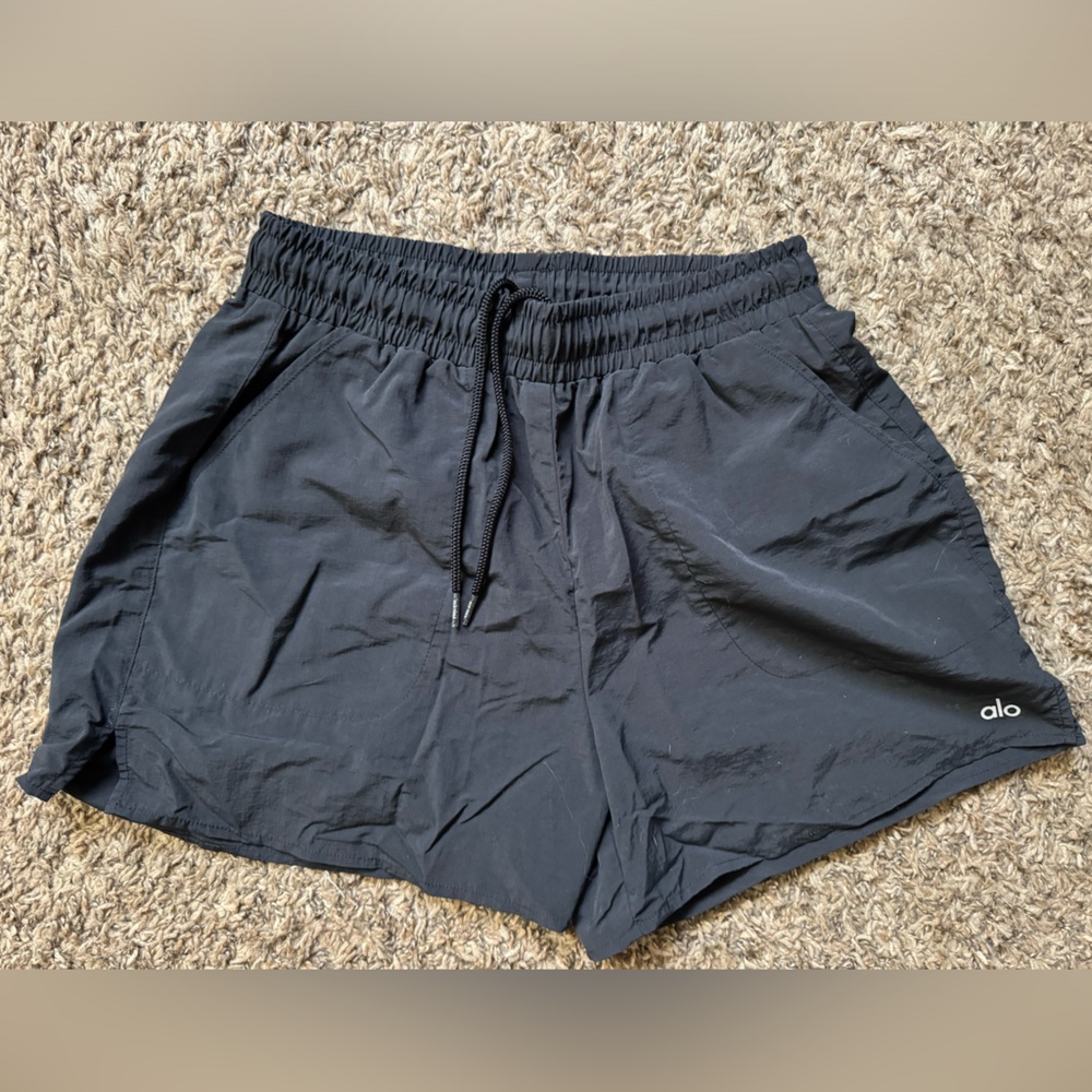ALO Yoga Women’s Black Alumni Shorts Size Medium